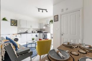 25 mins to Central w/Free Parking Near Wembley St Vacation rental in London Borough of Ealing