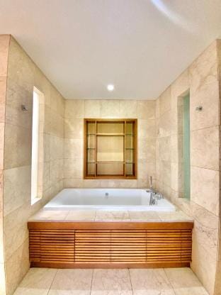 Spacious Villa E4 - The Ocean Villas Resort Villa in Hoa Hai