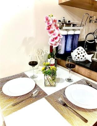Cozy Urban Stay w/Pool & Gym at Makati Hotspots*16 Vacation rental in Pasay