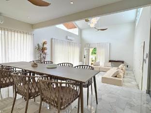 Kontor Mansion II | 6BR with Pool, Teluk Cempedak Vacation rental in Pahang, Malaysia
