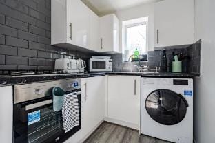 Stunning & Cozy Abode | Sleeps 5 | Free Parking Vacation rental in Manchester