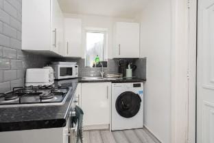 Stunning & Cozy Abode | Sleeps 5 | Free Parking Vacation rental in Manchester