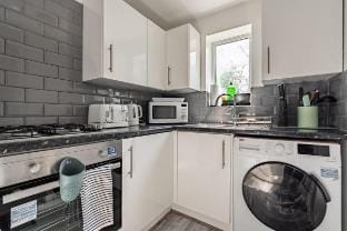Stunning & Cozy Abode | Sleeps 5 | Free Parking Vacation rental in Manchester