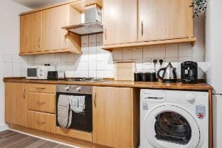Stylish 3-Story Retreat - Free Parking Vacation rental in Manchester