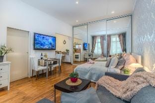 3 min from the main Railway station Vacation rental in Prague
