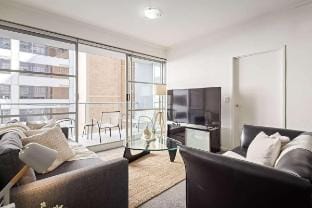 Cozy 2BR Apartment Steps from Darling Harbour Vacation rental in Sydney