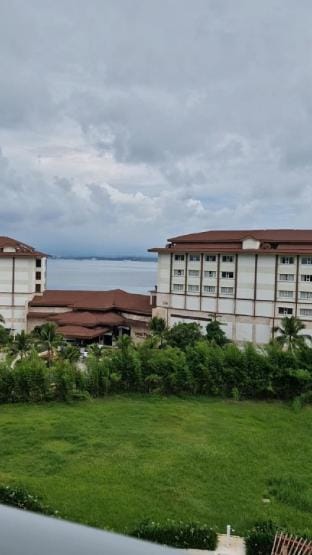 Spacious Studio unit with balcony and Seaview Vacation rental in Lapu-Lapu City