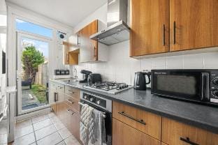 Acton 4BR House | Contractors | Families| Parking Vacation rental in Wembley
