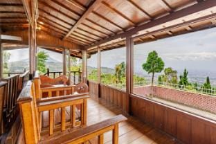 Dapur Caringin Tilu Villa Joglo Vacation rental in Bandung