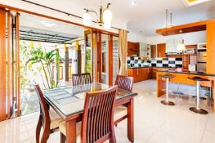 Dapur Caringin Tilu Villa Buddy Vacation rental in Bandung