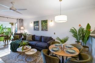 Leaf   Luxe - 9 Pools  BBQ   Gym Apartment in Cairns