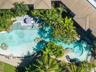 Leaf   Luxe - 9 Pools  BBQ   Gym Apartment in Cairns