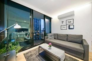 Trendy 2-Bedroom Stay in Melbourne CBD Vacation rental in Melbourne