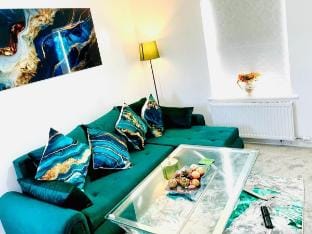 Spacious 3-Bedroom Home with Free Parking Vacation rental in Manchester