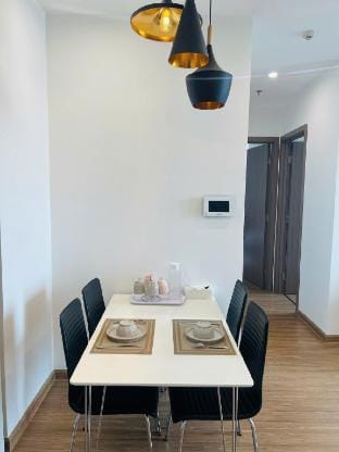 Luxury 2-Bedroom Apartment - Vinhomes Skylake Vacation rental in Laos