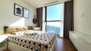 Luxury 2-Bedroom Apartment - Vinhomes Skylake Vacation rental in Laos