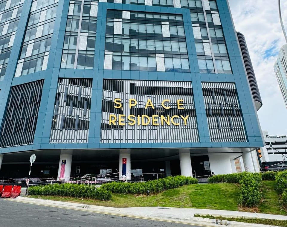 HM 99 SUITE HOUSE Bed and Breakfast in Johor Bahru