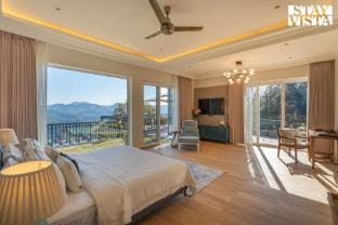 StayVista at Chestnut Manor-Sky Jacuzzi&Steam Room Villa in Himachal Pradesh