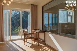 StayVista at Chestnut Manor-Sky Jacuzzi&Steam Room Villa in Himachal Pradesh