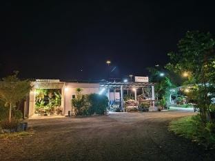 เช็คอินรีสอร์ท ชัยนาท Vacation rental in Laos