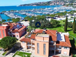 SUITA MARINA - Near Beach with Terrace & Parkings Apartment in Istria County