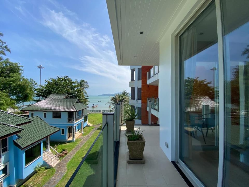Luxuriously private seafront bangtao beach Hotel in Choeng Thale