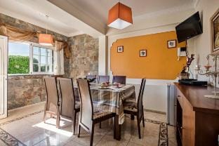 Villa Rodrigues with private pool and air cond Vacation rental in Guia