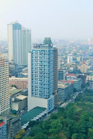 Modern Split-Level Makati Loft with Park Views Apartment in Pasay