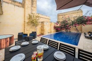 Ellie Boo - Farmhouse w/ Pool, Hot Tub, Games Room Vacation rental in Malta