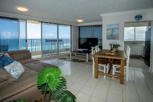 Beachfront Bliss – Views, Pool & Café Next Door Vacation rental in Surfers Paradise