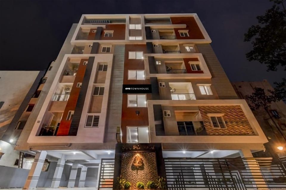 Super Townhouse Nallagandla Nest Hotel in Telangana