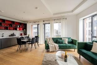 Modern Canning Town 2Bed–Perfect for Family&Group Vacation rental in City of Westminster