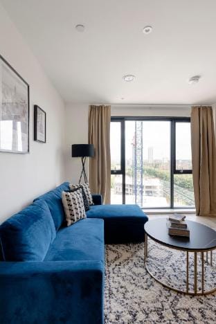 Fabulous Stratford Apt – Near O2 & Canary Wharf Vacation rental in London