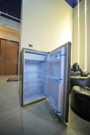 Clean | 24*7 AC & Independent Stay in Gomti Nagar Apartment in Lucknow
