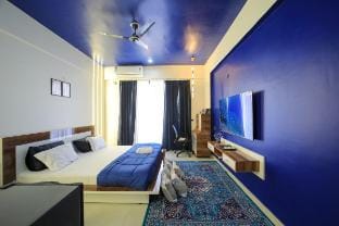 Clean | 24*7 AC & Independent Stay in Gomti Nagar Apartment in Lucknow