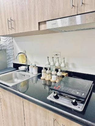 The Snuggle Nook - 1BR Shore 2 Residences Apartment in Pasay