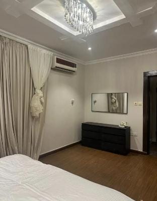 غرفة نوم وغرفة معيشة كبيرة  Apartment in Riyadh
