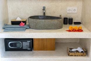 NEW! Villa Theo - 1BR Villa in Kerobokan Vacation rental in North Kuta
