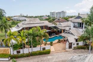 Royal Boat Pool Villa-Pattaya’s Hidden Gem Vacation rental in Pattaya City