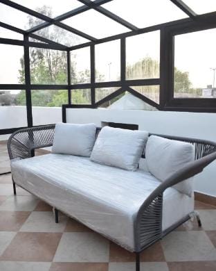 Villa 4BHK w/Plunge Pool, Glasshouse: Manihar Farm Stay in Rajasthan