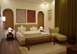Villa 4BHK w/Plunge Pool, Glasshouse: Manihar Farm Stay in Rajasthan