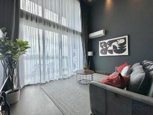 Duplex•R&F SeineRegion/7Pax•SofaBed/BalconySeaView Vacation rental in Johor Bahru