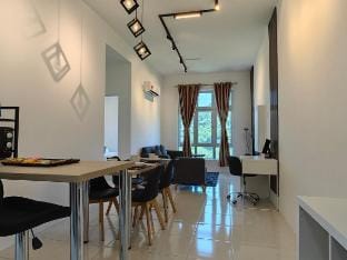 Geo Suite Ipoh | 2R2B | 4pax | King Bed | Mt View Vacation rental in Ipoh
