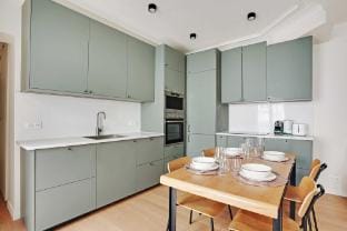 Authentic apartment - 3BR/8P - Clignancourt Apartment in Paris