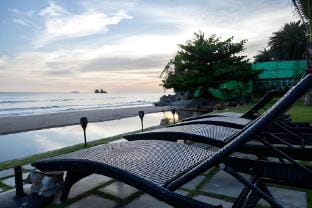 2 Bedrooms Beachfront Condo Mae Phim Beach E243 Vacation rental in Chon Buri Changwat
