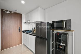 Senso by Kozystay - Tanjung Barat Vacation rental in South Jakarta City