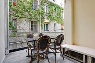 Modern apartment & terrace - 2BR/6P Villa in Paris