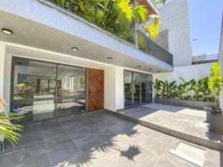 Villa mới , 16 nước mặn 1, 5 phòng ngủ mới xây  Villa in Da Nang