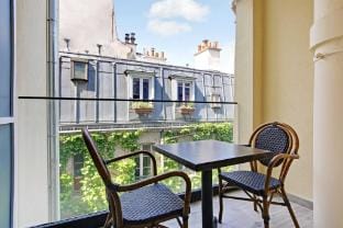 Modern apartment with balcony - 2BR/6P Villa in Paris