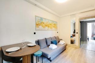 Modern apartment with balcony - 2BR/6P Villa in Paris